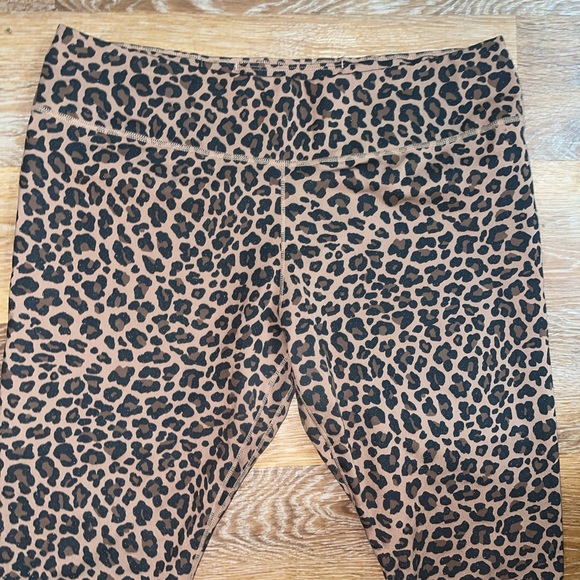 ✔️NIKE✔️ Dri Fit - Plus Size Leopard Leggings - Picture 4 of 8